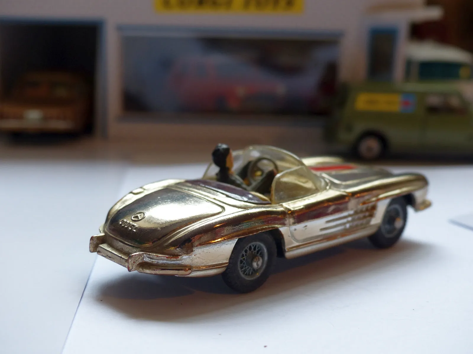 303S Mercedes-Benz 300SL *late edition with wire wheels and gold finish*