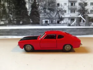 311 Ford Capri 3 Litre in red and black