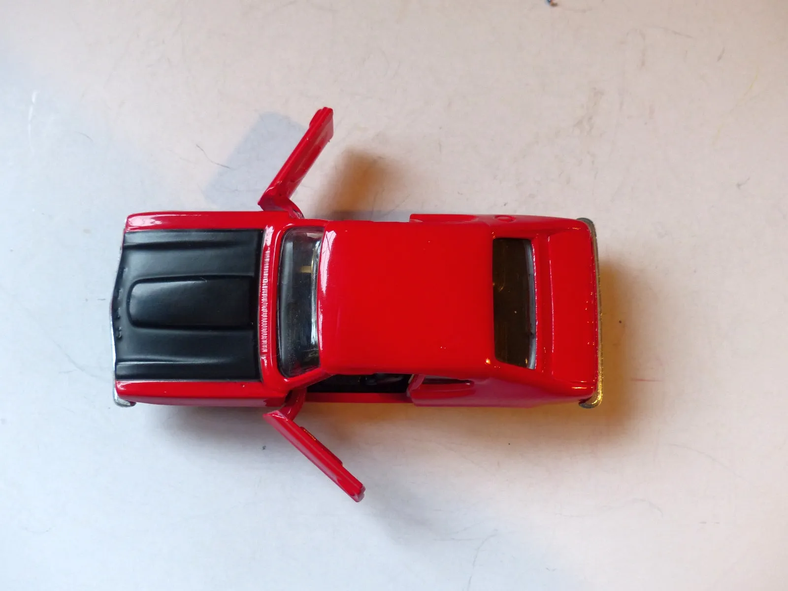 311 Ford Capri 3 Litre in red and black