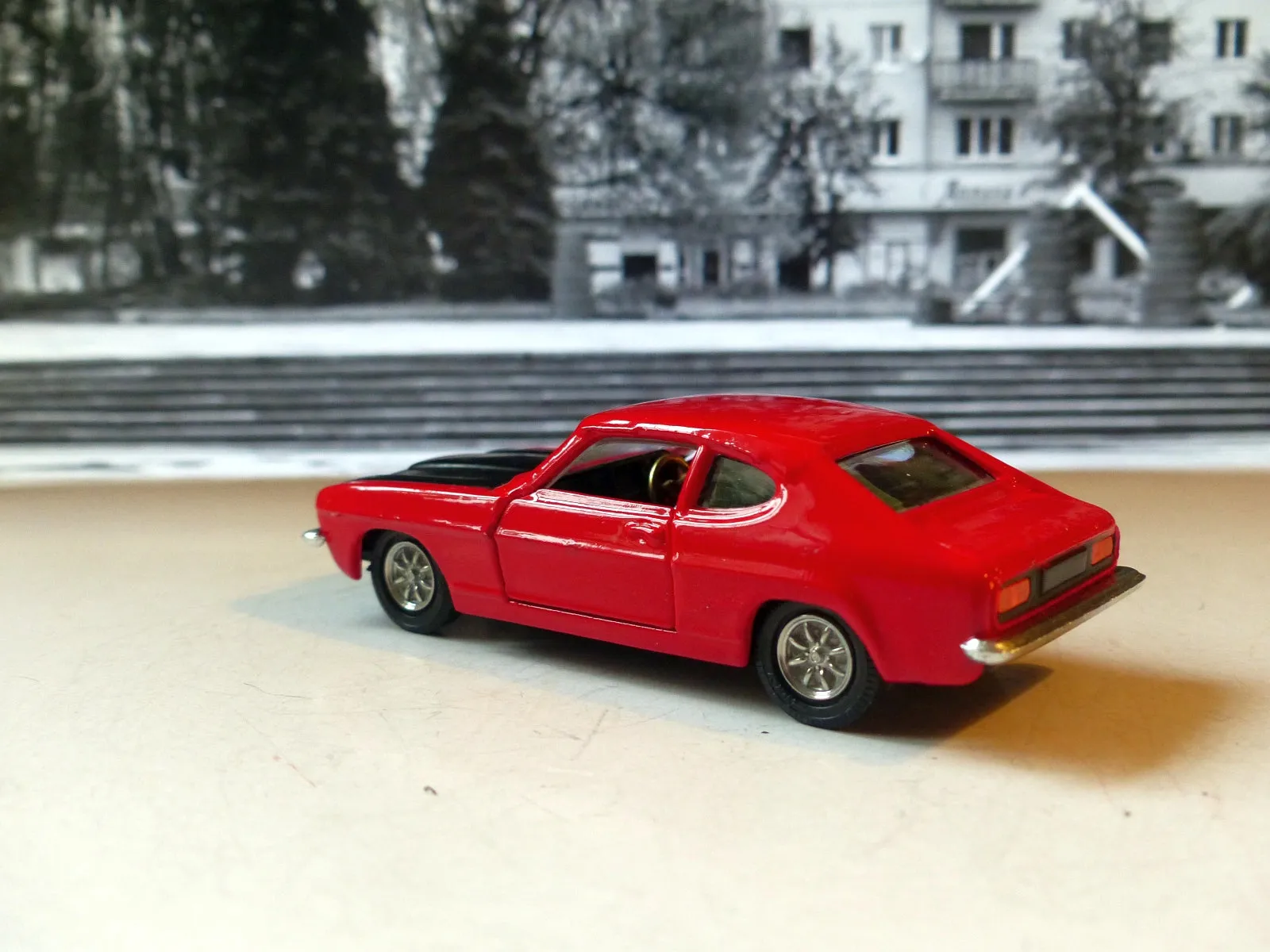 311 Ford Capri 3 Litre in red and black