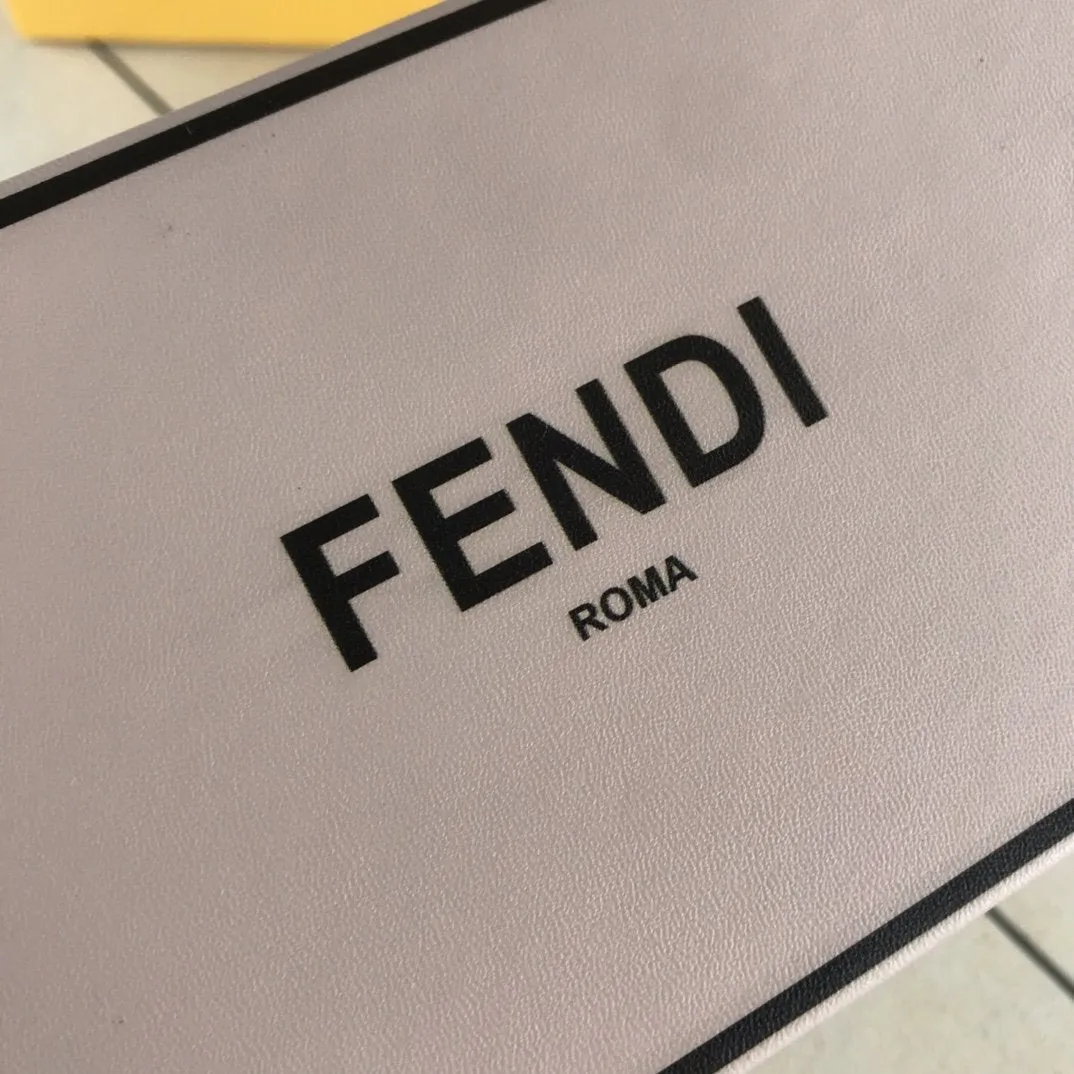 EN   Designer bags by Fendi 052