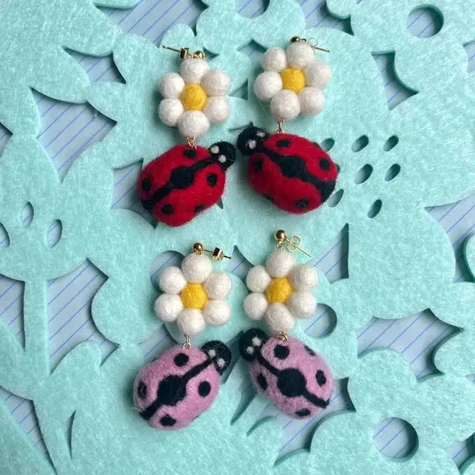 Honey Loom Designs: Lady Bug Earrings (Red)