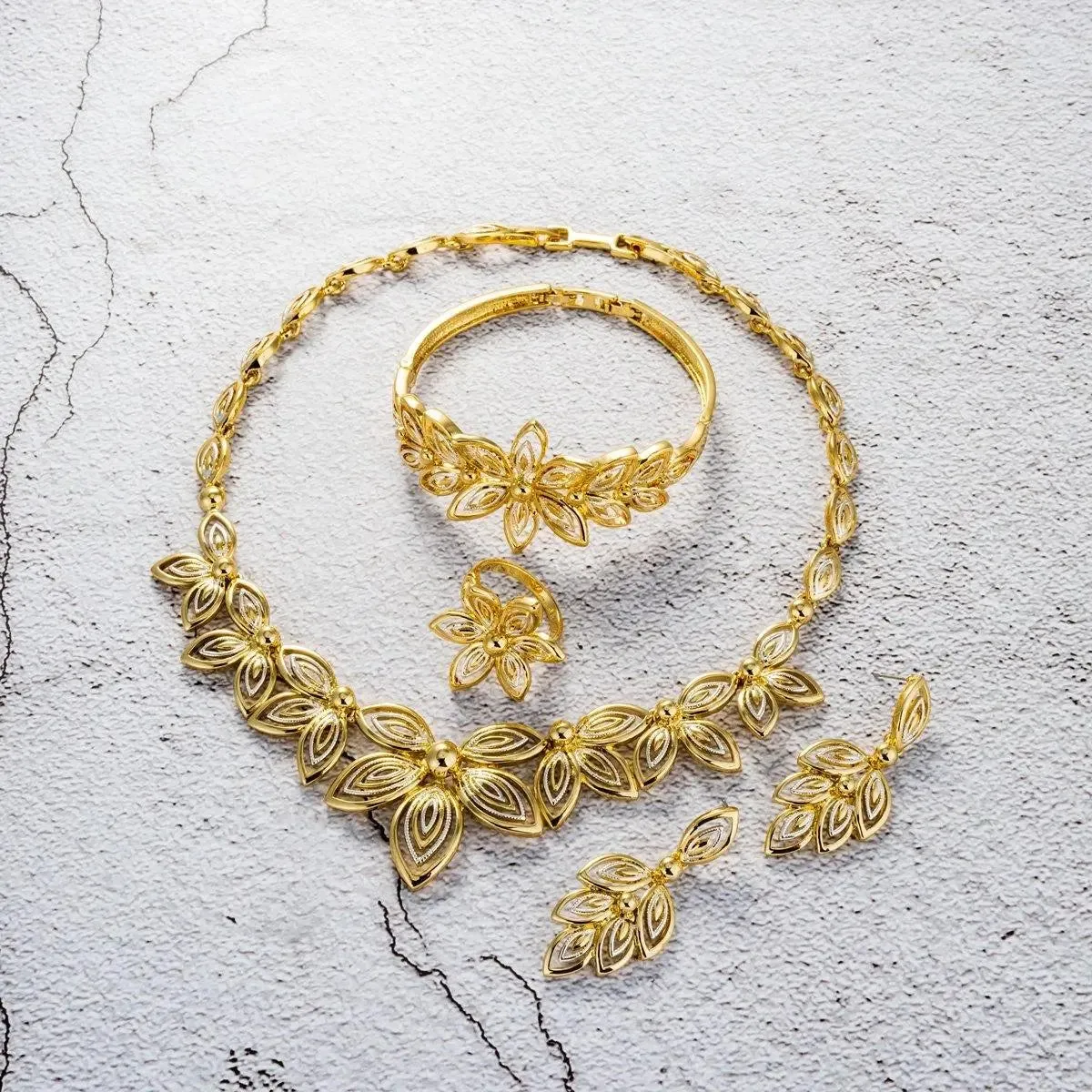 Latest Rose Design Gold Plated Rose Gold Beautiful Necklace Jewellery Complete Set