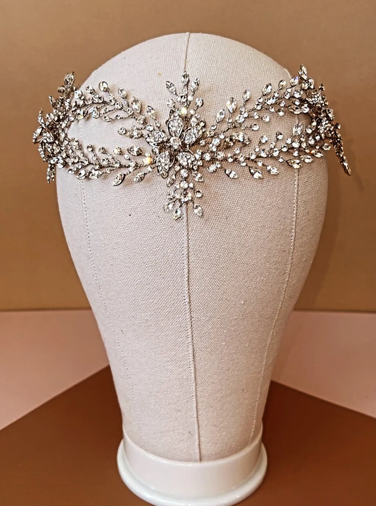 LEI-PEARLS Luxurious Swarovski Headpiece