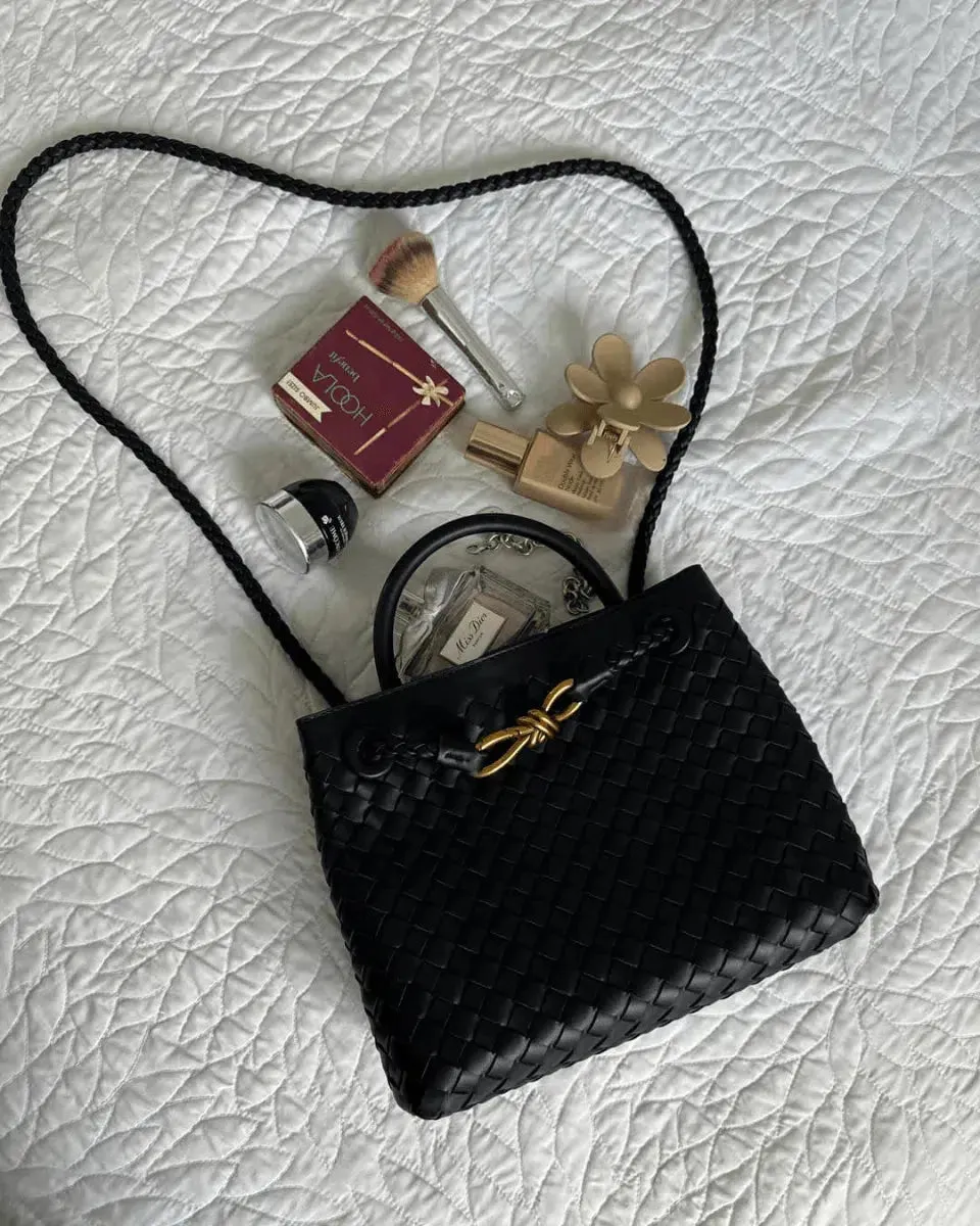 Lucia – Stylish textured design – Woven handbag