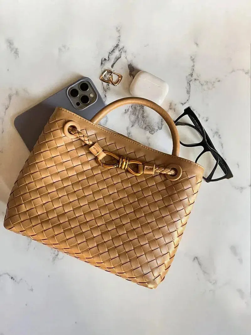 Lucia – Stylish textured design – Woven handbag