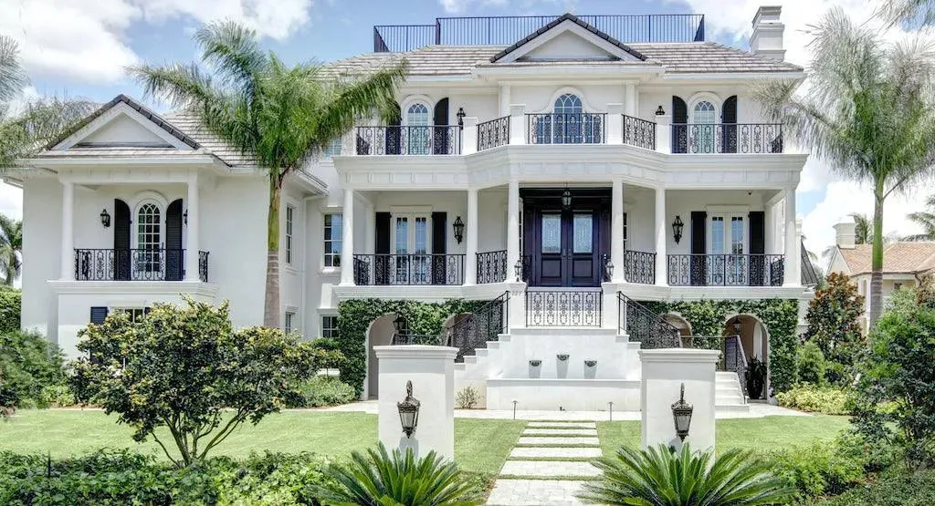 Luxurious Custom Home Plan with Expansive Living Spaces