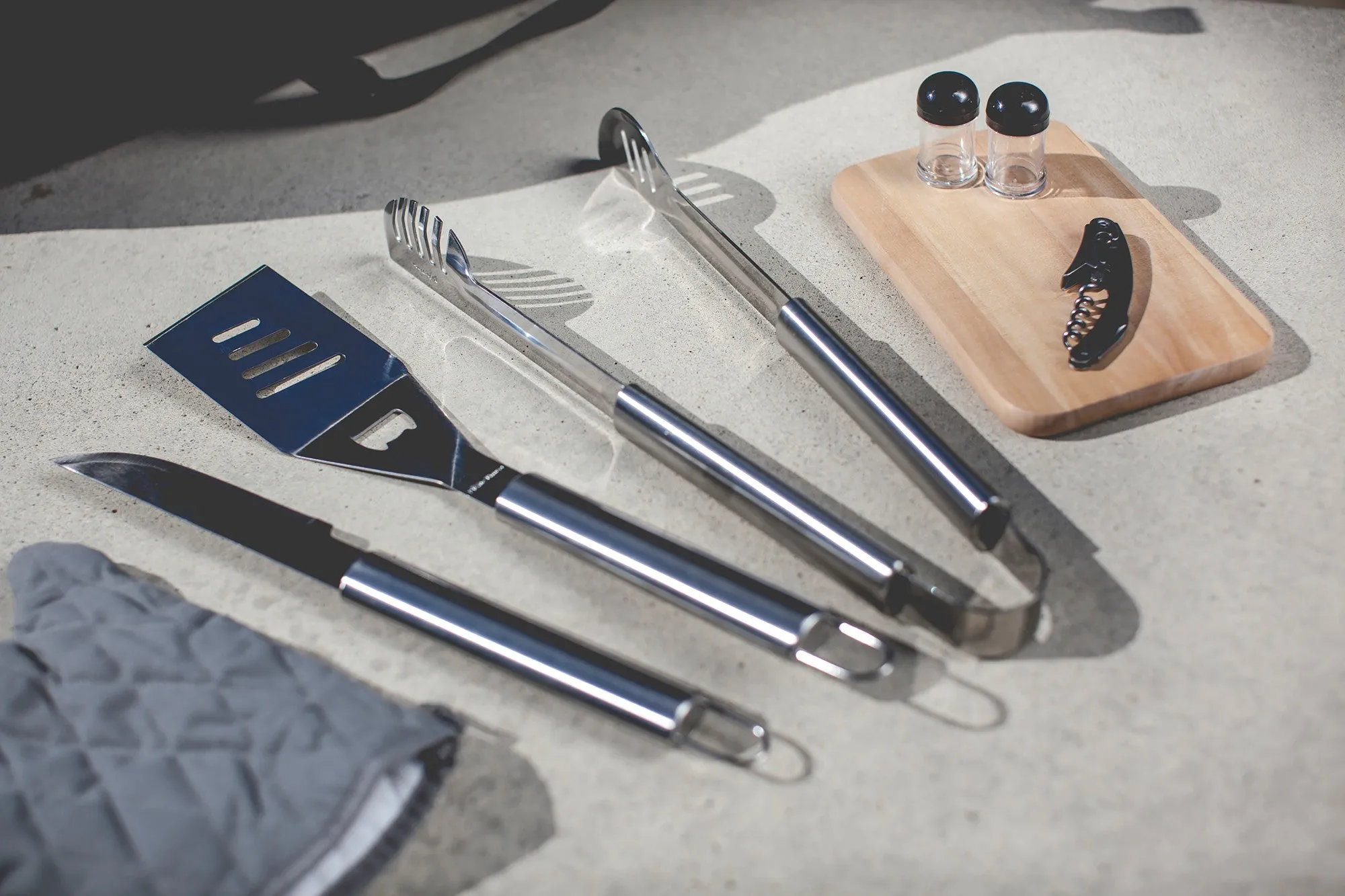 North Carolina Tar Heels - BBQ Kit Grill Set & Cooler