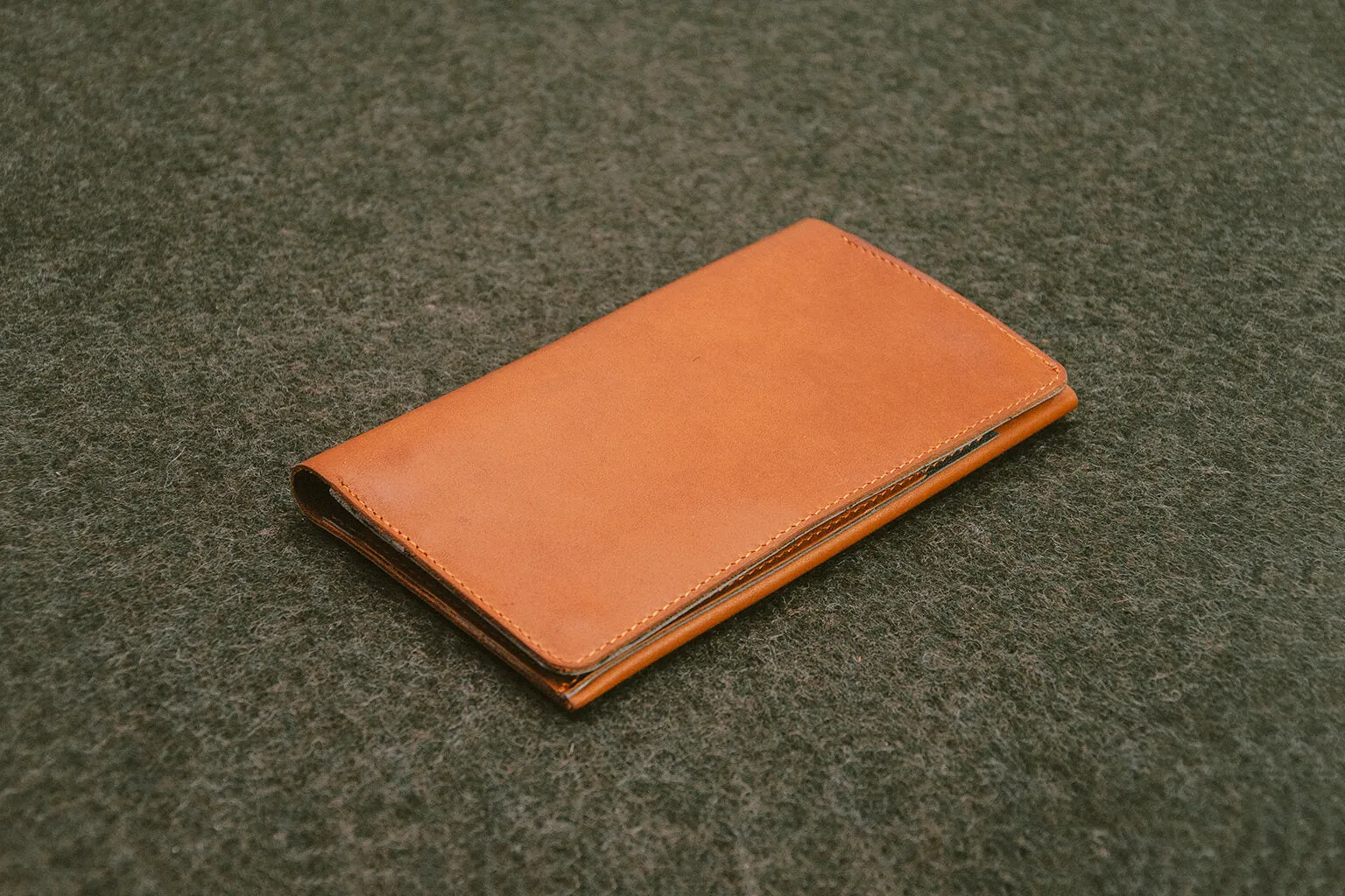 PASSPORT WALLET - toffee/grey
