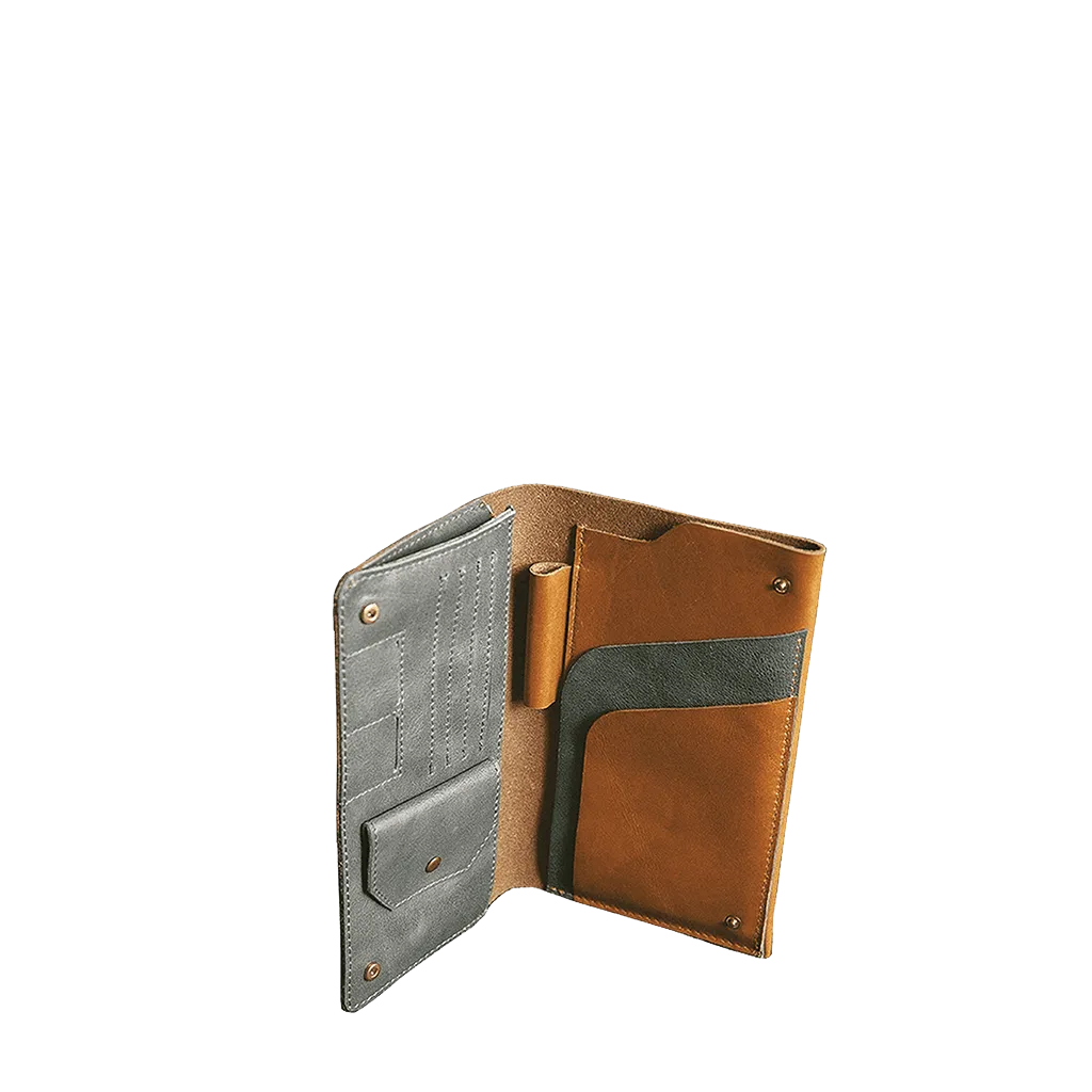 PASSPORT WALLET - toffee/grey