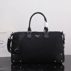 PD261 Re-Nylon and Saffiano Leather Travel Bag / 18.9x7x11inch