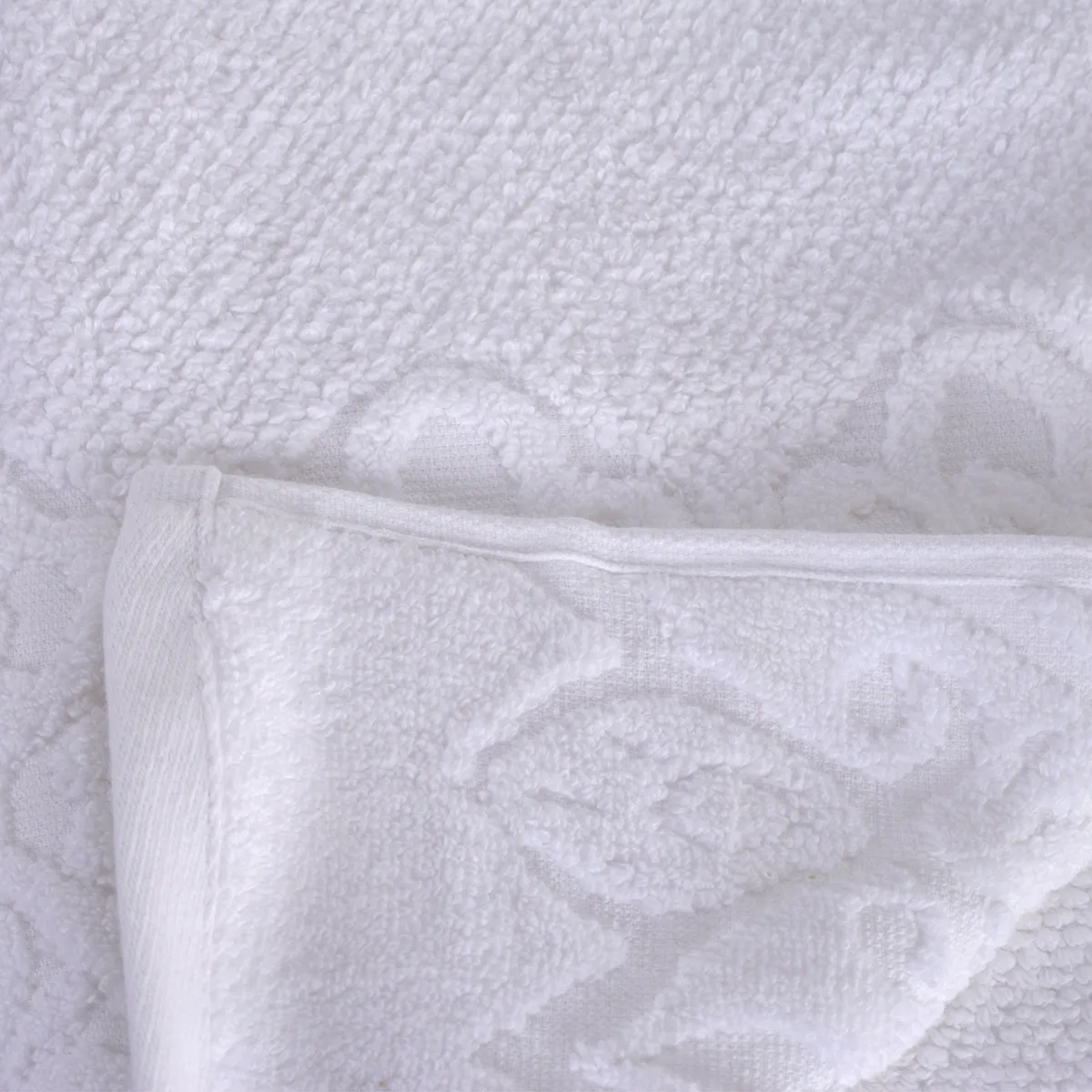 Windsor Antimicrobial Antifungal Zero Twist Fluffy Luxurious Towel